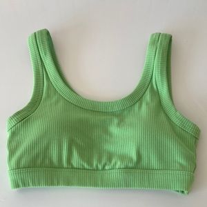 EUC ALO Yoga Wellness Bra in Green Apple (Size Medium) / Comfortable Sports Bra